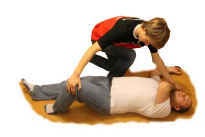Jak wykonać pozycję boczną ustaloną - kurs pierwszej pomocy