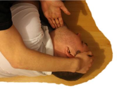 Jak wykonać pozycję boczną ustaloną - kurs pierwszej pomocy