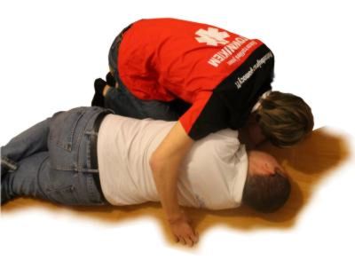 Jak wykonać pozycję boczną ustaloną - kurs pierwszej pomocy